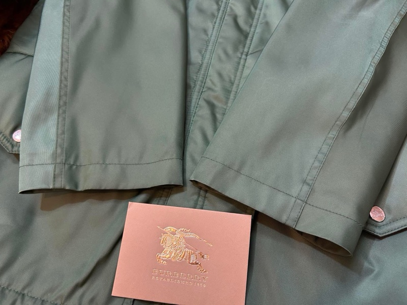 BURBERRY英國黑標草綠色兩件式風衣-7