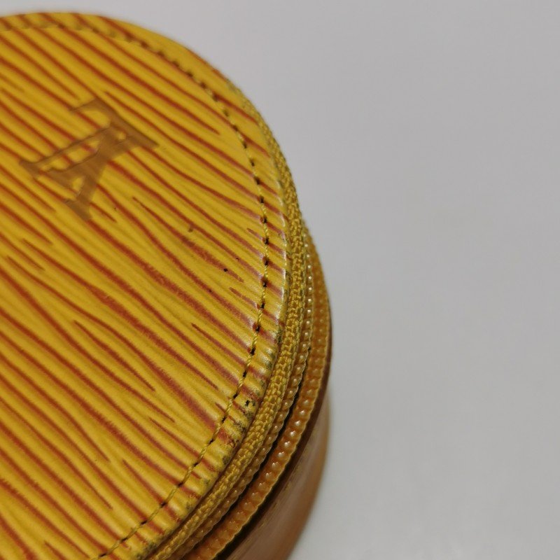 Louis Vuitton (LV) 牛皮 純色水波紋 logo標誌 首飾盒-12