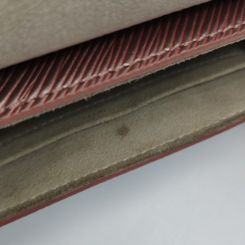 Louis Vuitton (LV) Twist 小號 牛皮 純色水波紋 旋轉鎖扣 單肩包-9