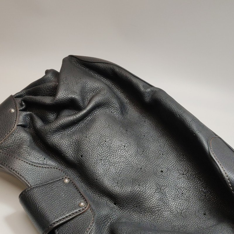 Louis Vuitton(LV) Mahina 牛皮 純色老花 金屬扣 單肩包-13