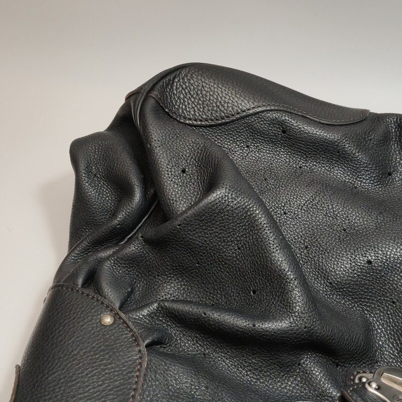 Louis Vuitton(LV) Mahina 牛皮 純色老花 金屬扣 單肩包-14