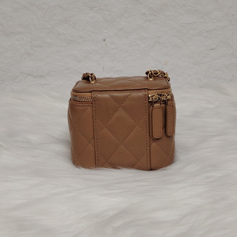 Chanel 香奈兒 小金球化妝包 奶茶色金扣 羊皮 芯片款-2