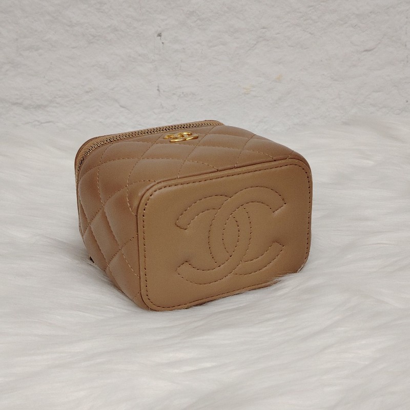 Chanel 香奈兒 小金球化妝包 奶茶色金扣 羊皮 芯片款-3