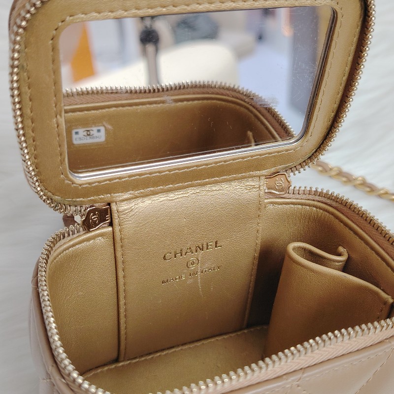 Chanel 香奈兒 小金球化妝包 奶茶色金扣 羊皮 芯片款-7