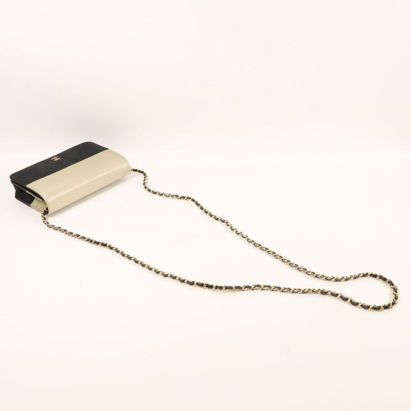 CHANEL 皮革WOC Wallet On Chain金扣鏈帶肩背袋-8