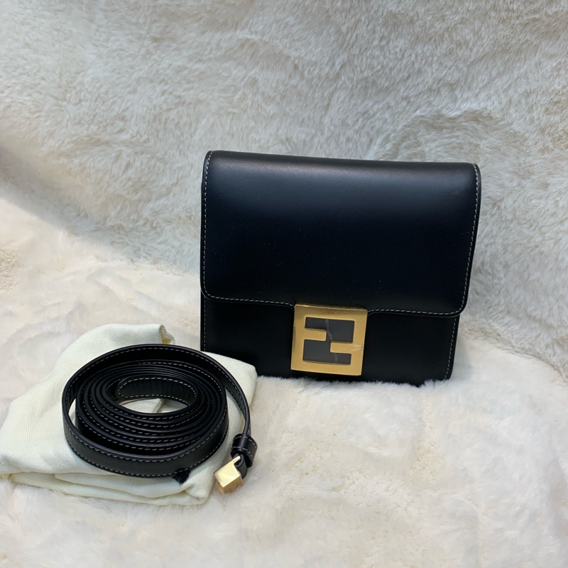 FENDI FF金扣LOGO斜孭袋 I184-0