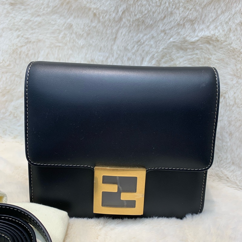 FENDI FF金扣LOGO斜孭袋 I184-1