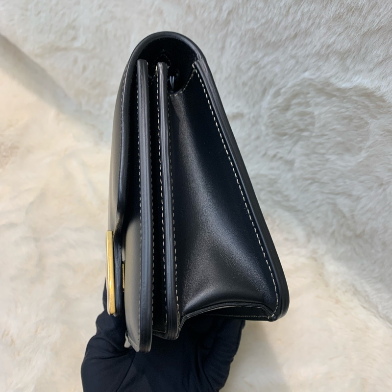 FENDI FF金扣LOGO斜孭袋 I184-4