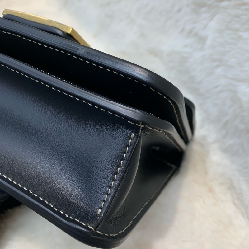 FENDI FF金扣LOGO斜孭袋 I184-6