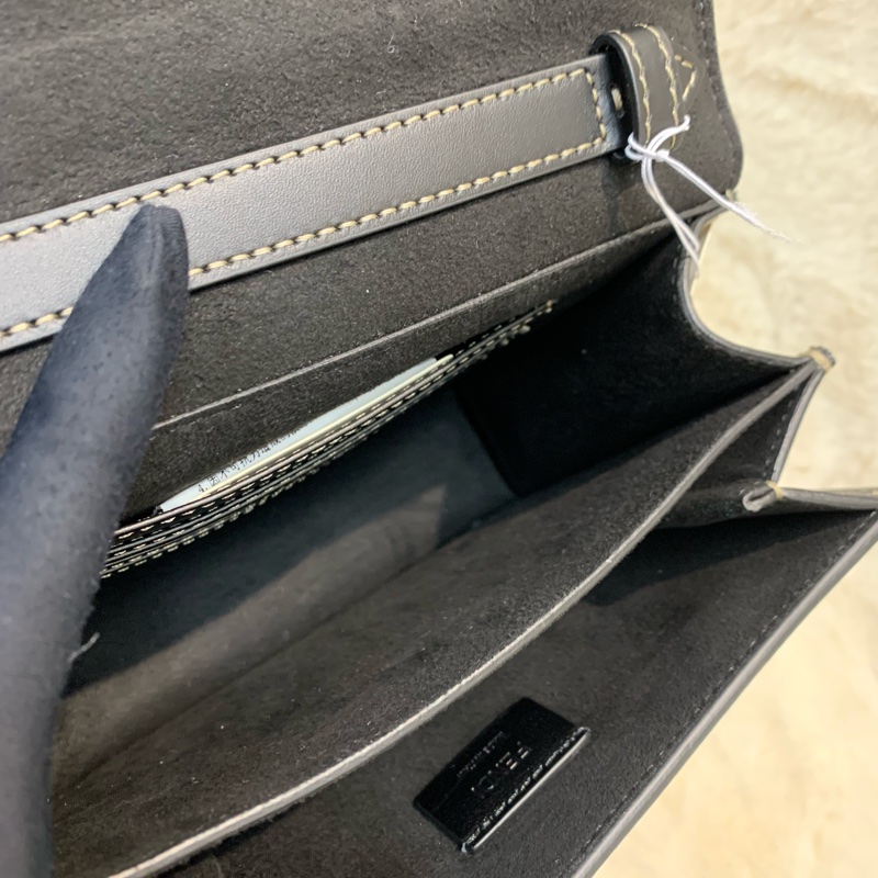 FENDI FF金扣LOGO斜孭袋 I184-9