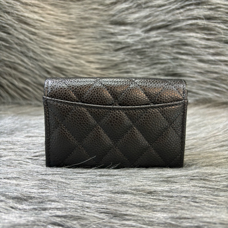 CHANEL AP0214 COCO 黑色荔枝皮銀釦 釦式 零錢包信用卡夾名片夾短夾皮夾-2