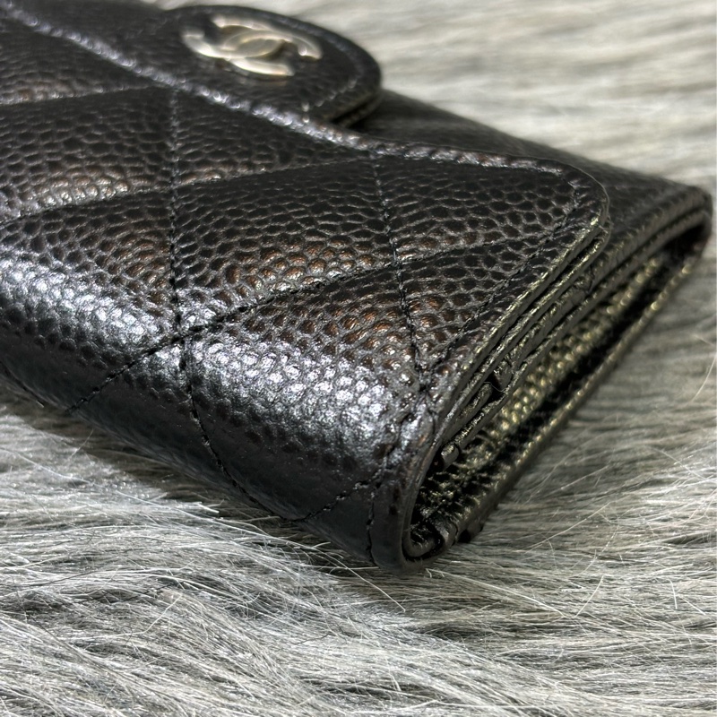 CHANEL AP0214 COCO 黑色荔枝皮銀釦 釦式 零錢包信用卡夾名片夾短夾皮夾-10