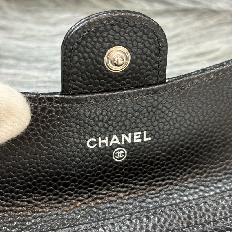 CHANEL AP0214 COCO 黑色荔枝皮銀釦 釦式 零錢包信用卡夾名片夾短夾皮夾-14
