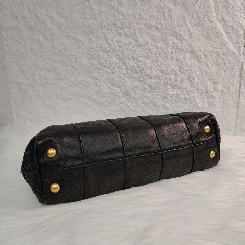 Prada 黑色金扣 手拿包-4