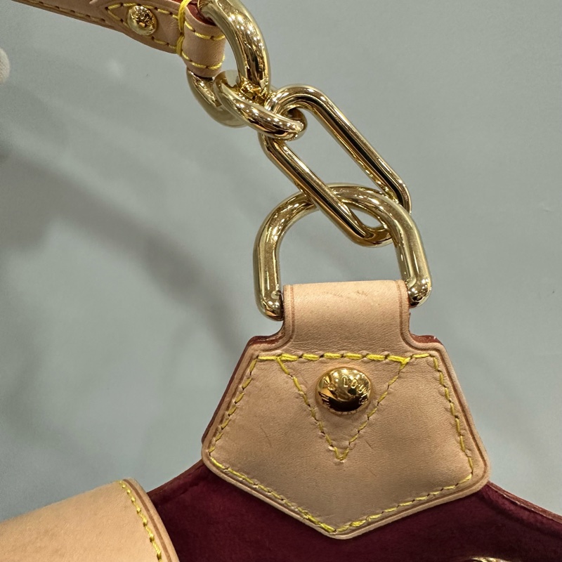 LV M40124 白彩金屬肩背包 村上隆 x URSULA-44