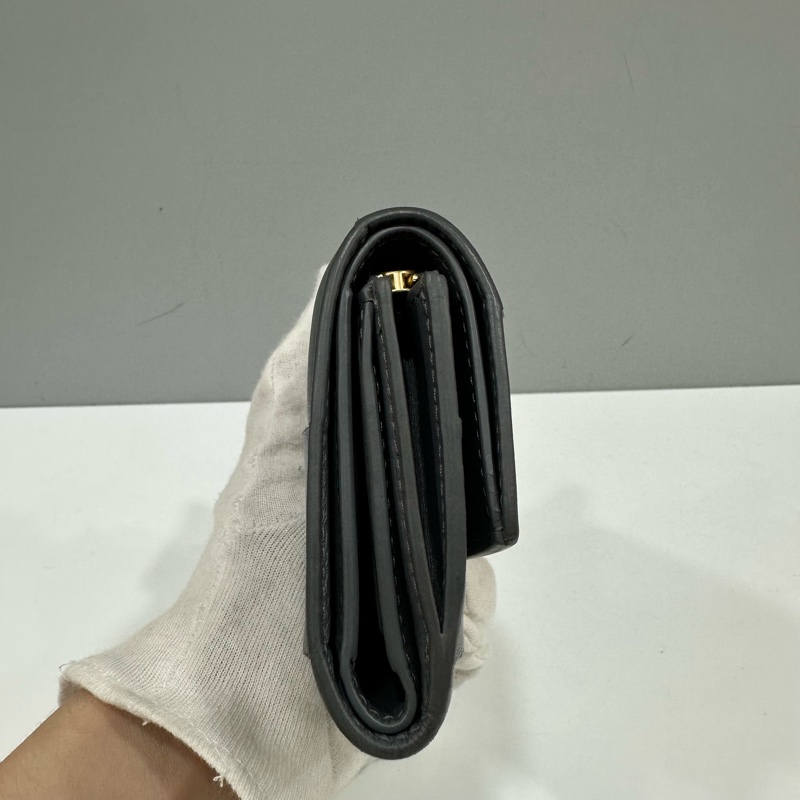 BV 651372 灰色羊皮編織拉鏈短夾-2