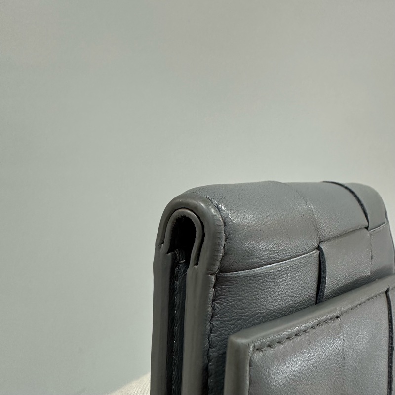 BV 651372 灰色羊皮編織拉鏈短夾-8