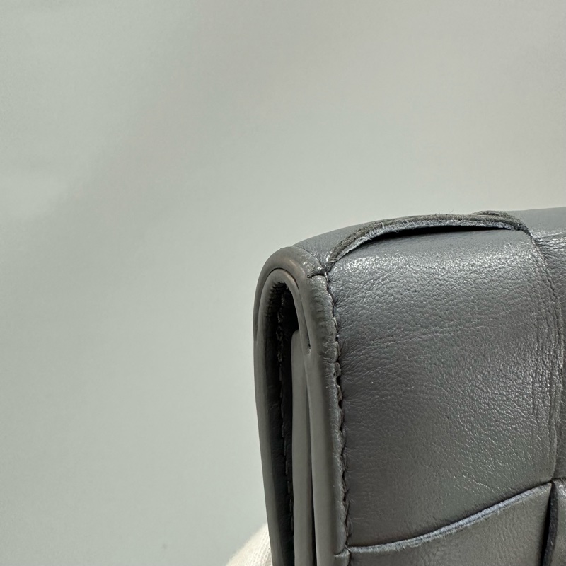 BV 651372 灰色羊皮編織拉鏈短夾-9