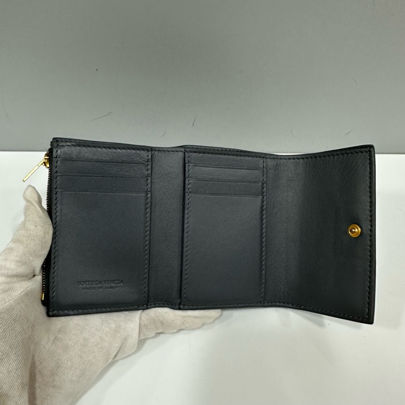 BV 651372 灰色羊皮編織拉鏈短夾-15