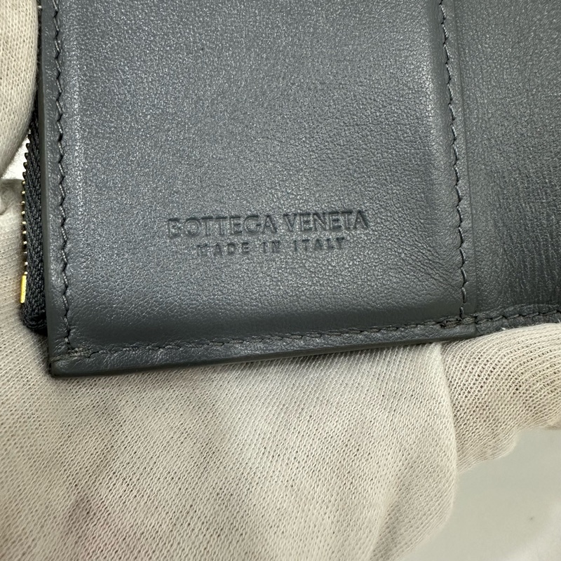 BV 651372 灰色羊皮編織拉鏈短夾-16