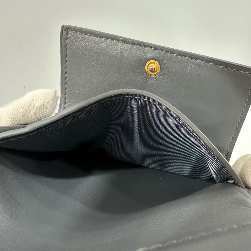 BV 651372 灰色羊皮編織拉鏈短夾-18