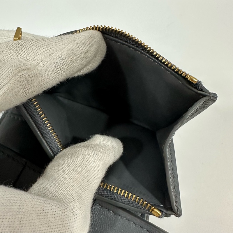 BV 651372 灰色羊皮編織拉鏈短夾-22