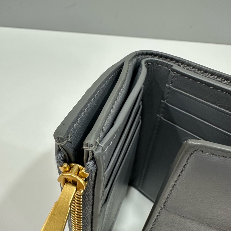 BV 651372 灰色羊皮編織拉鏈短夾-23