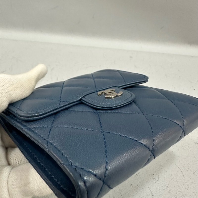 Chanel Ap0231 閃電羊皮銀釦三折短夾-7