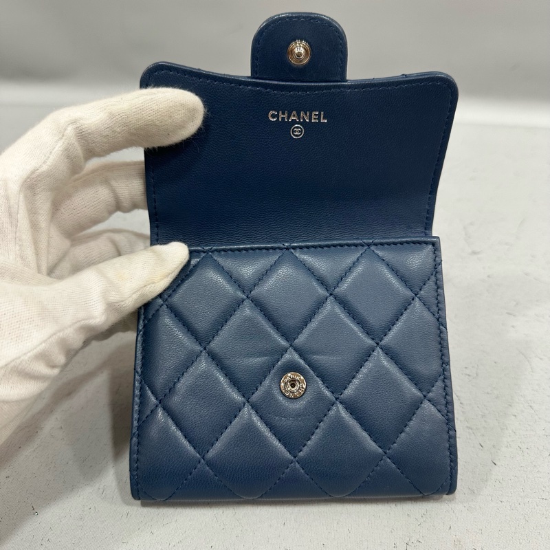 Chanel Ap0231 閃電羊皮銀釦三折短夾-19