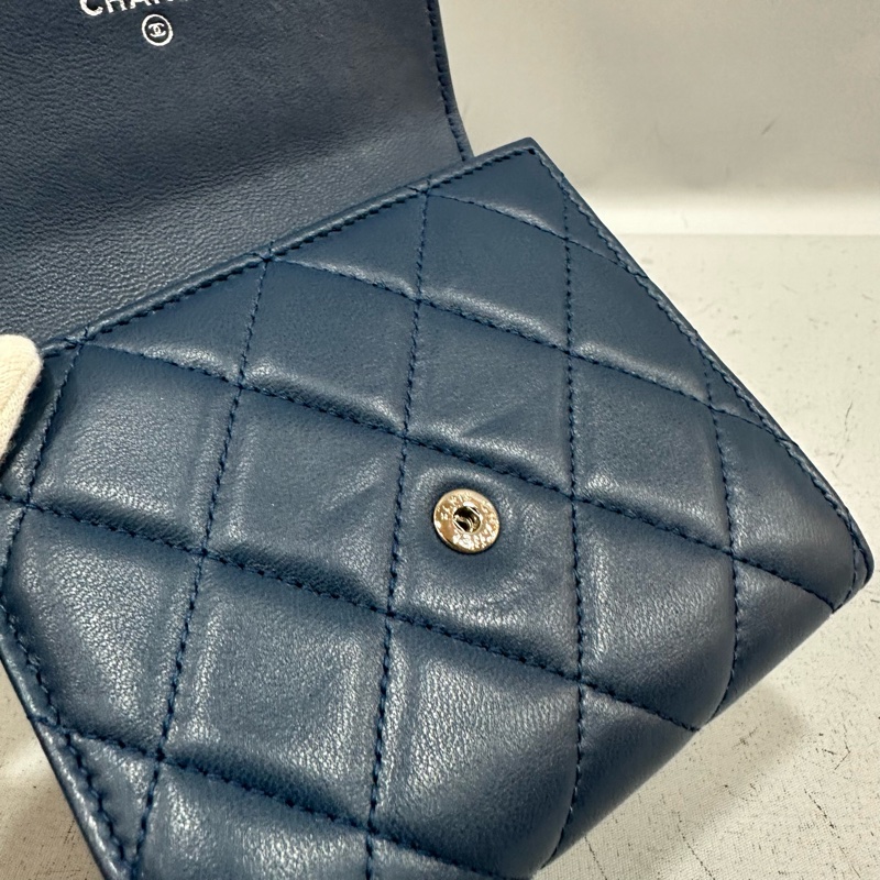 Chanel Ap0231 閃電羊皮銀釦三折短夾-23