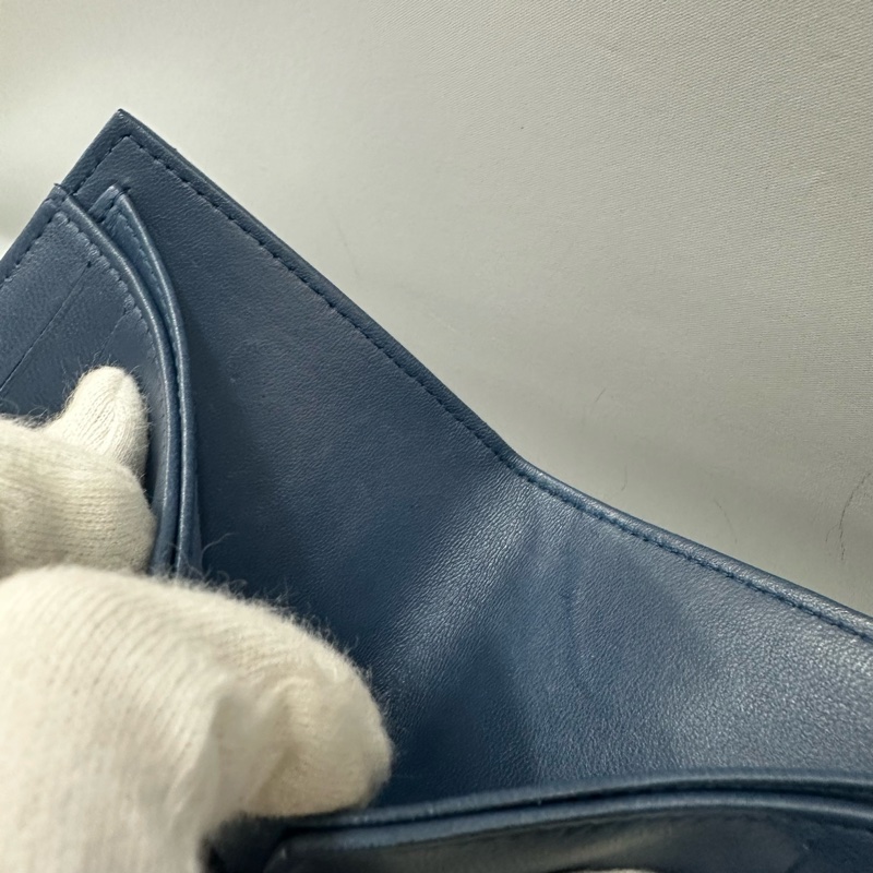 Chanel Ap0231 閃電羊皮銀釦三折短夾-32