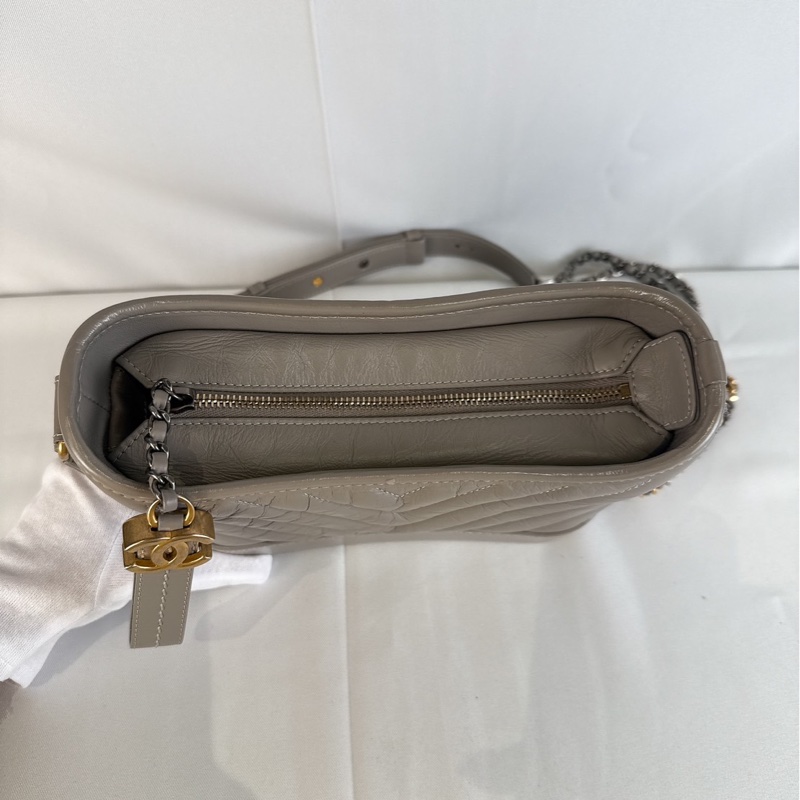 莉亞精品♡ Chanel 小號流浪包 灰 近新美包-8