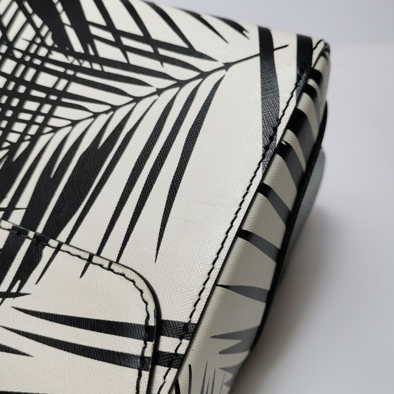 Louis Vuitton (LV) Twist 中號 牛皮 植物印花 旋轉鎖扣 單肩包-14