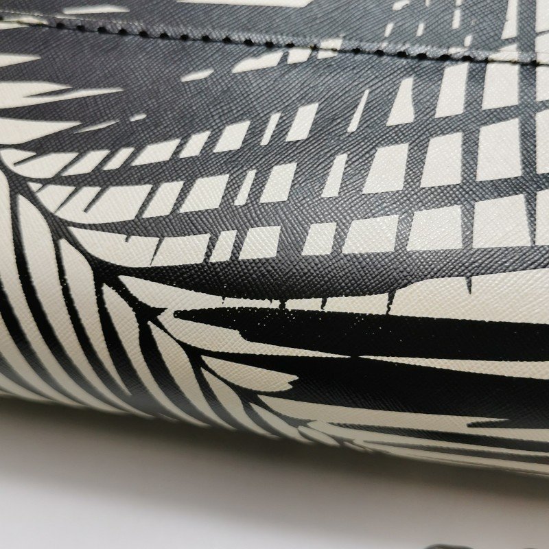 Louis Vuitton (LV) Twist 中號 牛皮 植物印花 旋轉鎖扣 單肩包-16