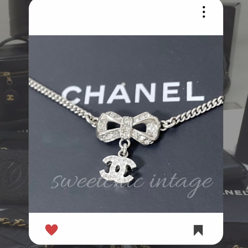 8月新品上架 🔥💖 ✨超美新到 ！香奈兒 Chanel 銀色小蝴蝶🦋水鑽項鏈 🔥 香奈兒熱賣款 香奈兒項鏈  CHANEL NECKLACE-0