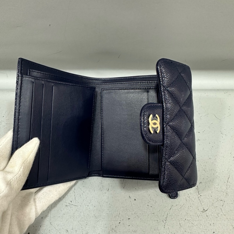 Chanel AP0231 閃電紫色荔枝皮金釦三折短夾-19