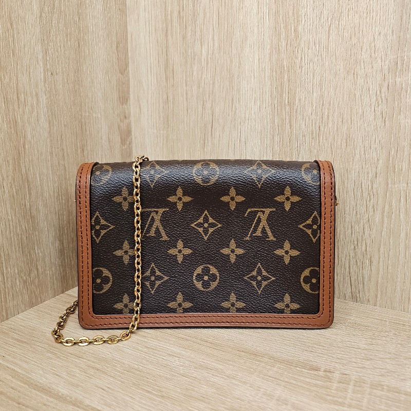 LV雙色Dauphine斜背WOC鏈包-2