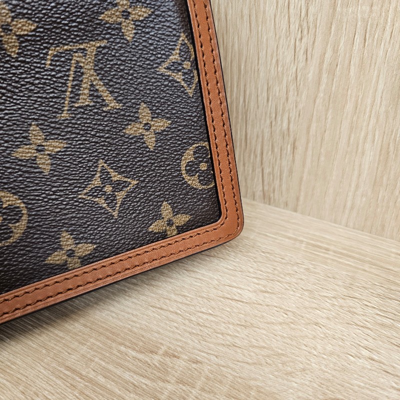 LV雙色Dauphine斜背WOC鏈包-5