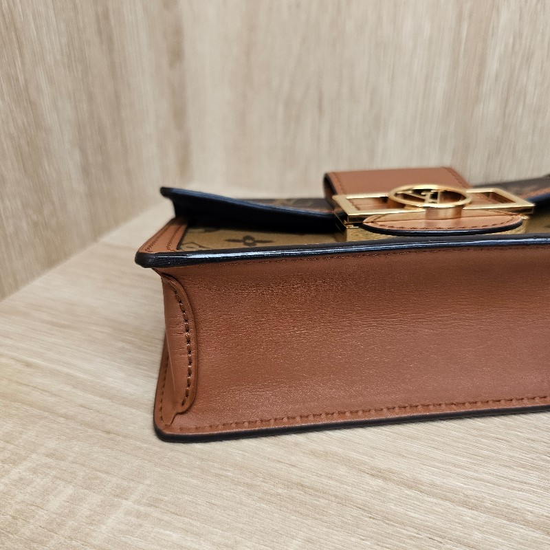 LV雙色Dauphine斜背WOC鏈包-7