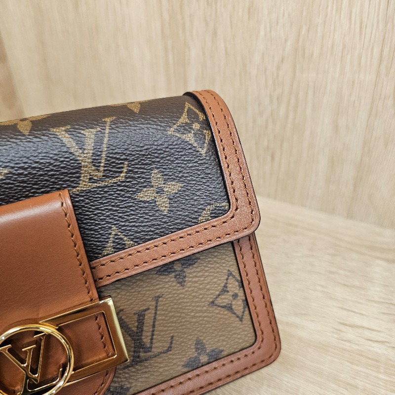 LV雙色Dauphine斜背WOC鏈包-9