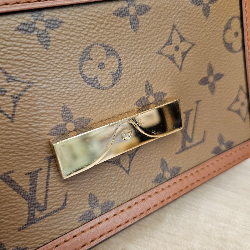 LV雙色Dauphine斜背WOC鏈包-13