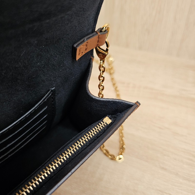 LV雙色Dauphine斜背WOC鏈包-15