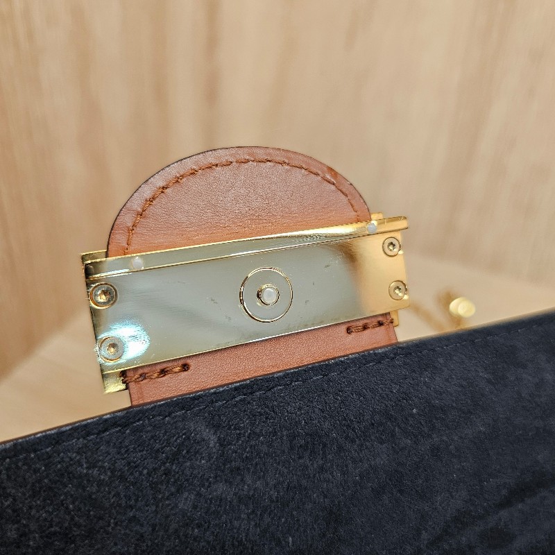 LV雙色Dauphine斜背WOC鏈包-23