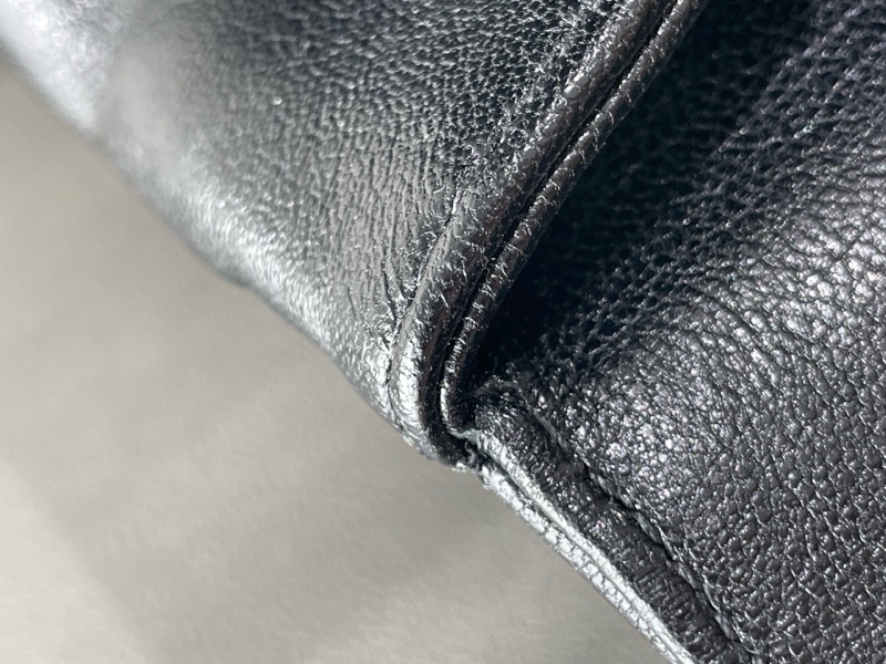 YSL聖羅蘭College大號 黑銀全皮V紋郵差包肩背包-23