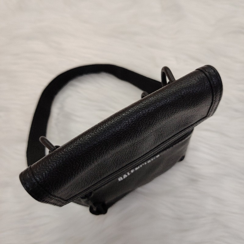 Men's Explorer Pouch With Strap Small in Black-3