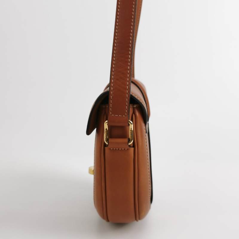 Celine 16系列 小號 牛皮 純色 T型 短翻蓋 斜背包-3