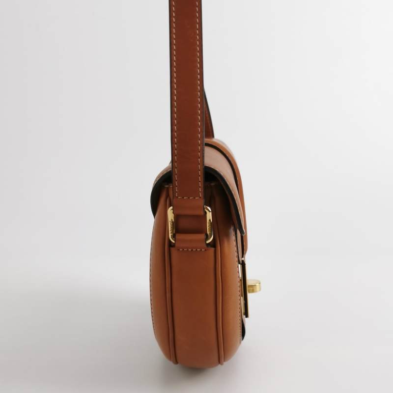 Celine 16系列 小號 牛皮 純色 T型 短翻蓋 斜背包-4