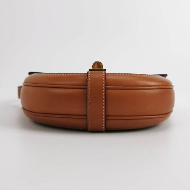 Celine 16系列 小號 牛皮 純色 T型 短翻蓋 斜背包-5