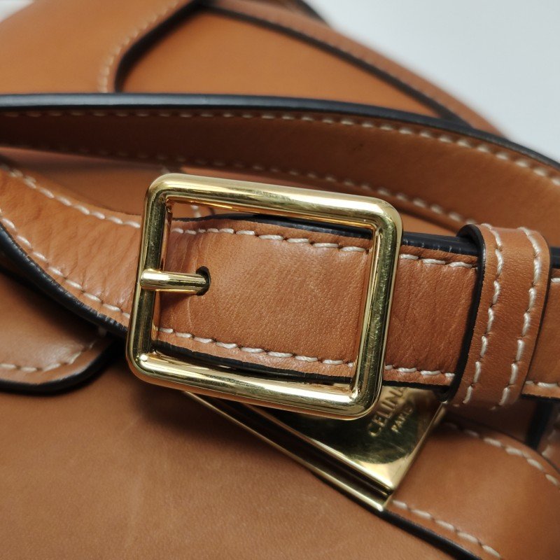 Celine 16系列 小號 牛皮 純色 T型 短翻蓋 斜背包-10