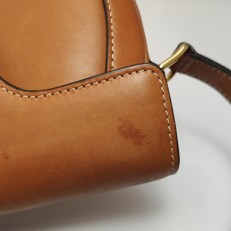 Celine 16系列 小號 牛皮 純色 T型 短翻蓋 斜背包-15